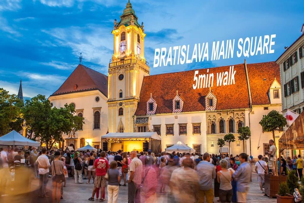 Gorgeous City Center Apartment In Bratislava With Free Parking 외부 사진