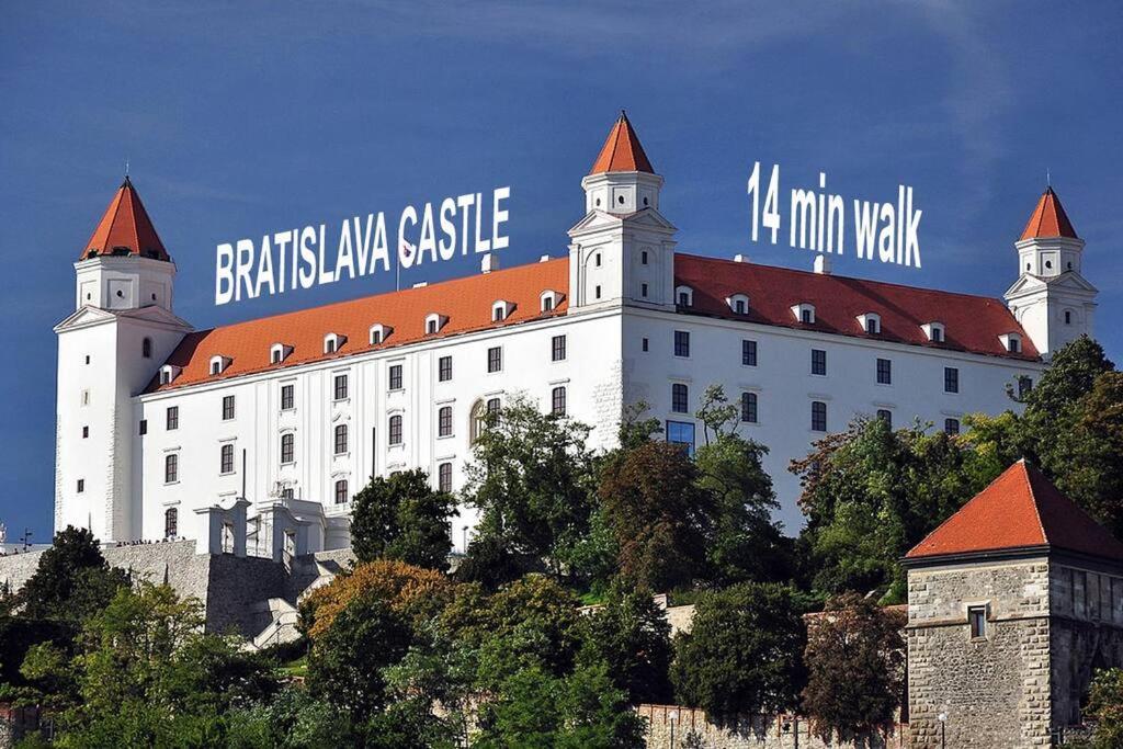 Gorgeous City Center Apartment In Bratislava With Free Parking 외부 사진