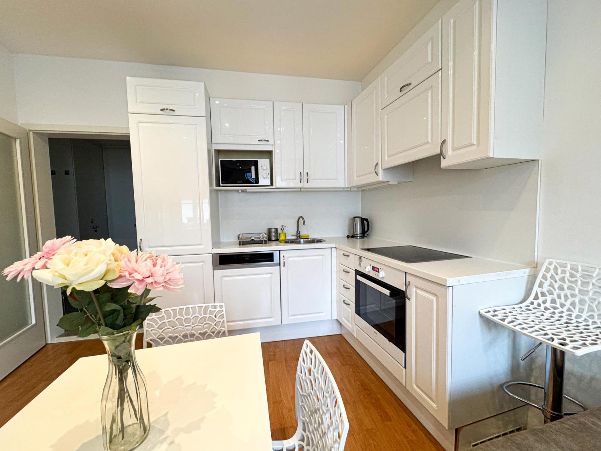 Gorgeous City Center Apartment In Bratislava With Free Parking 외부 사진
